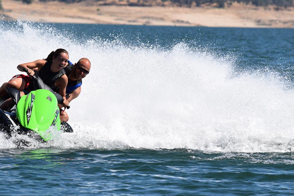 people jetskiing
